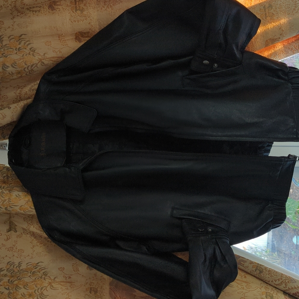 Men's Classic Leather Bomber Jacket by St. John's Size Large 42-44. Like New!